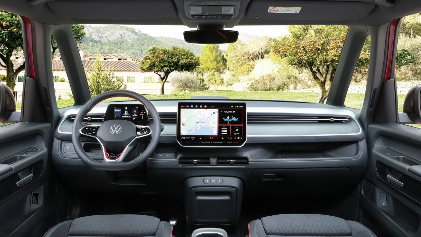 Hard- und Software-Update mit neuem Head-up-Display (optional) und verbessertem und schnellerem Infotainmentsystem (serienmäßig). Der neue Sprachassistent IDA hat zudem eine ChatGTP-Integration