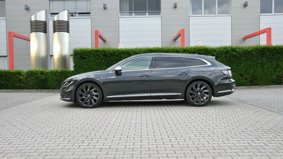 4,87 Meter misst der Arteon Shooting Brake von Front bis Heck, damit überragt er den Passat Variant um neun Zentimeter.