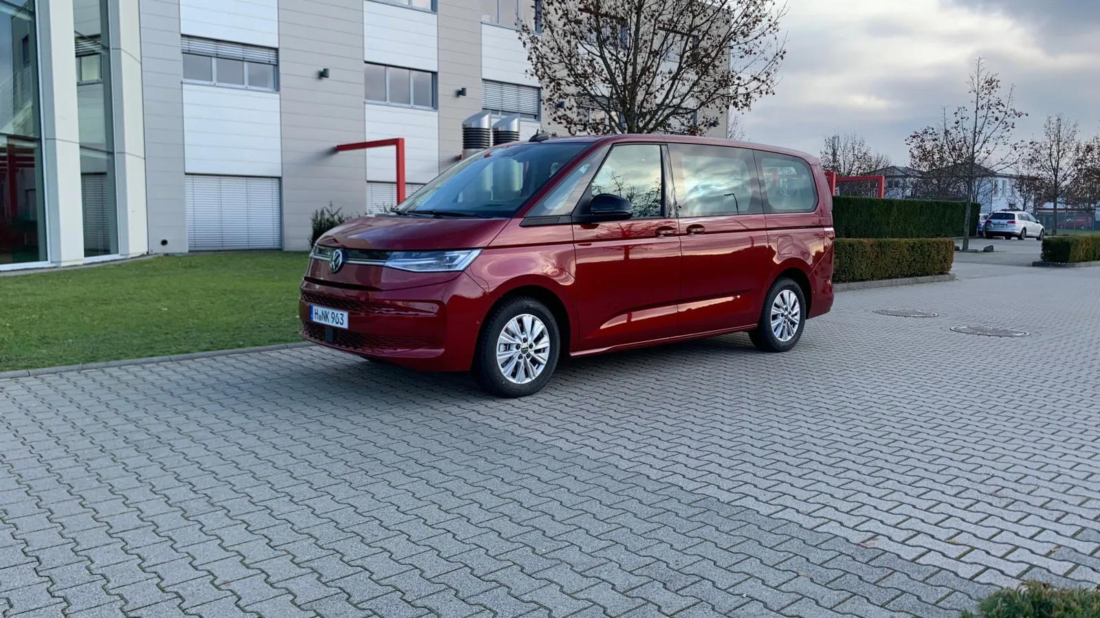 Wir fuhren den W Multivan T7 mit Zweiliter-Vierzylinder-Diesel (150 PS) und langem Überhang.