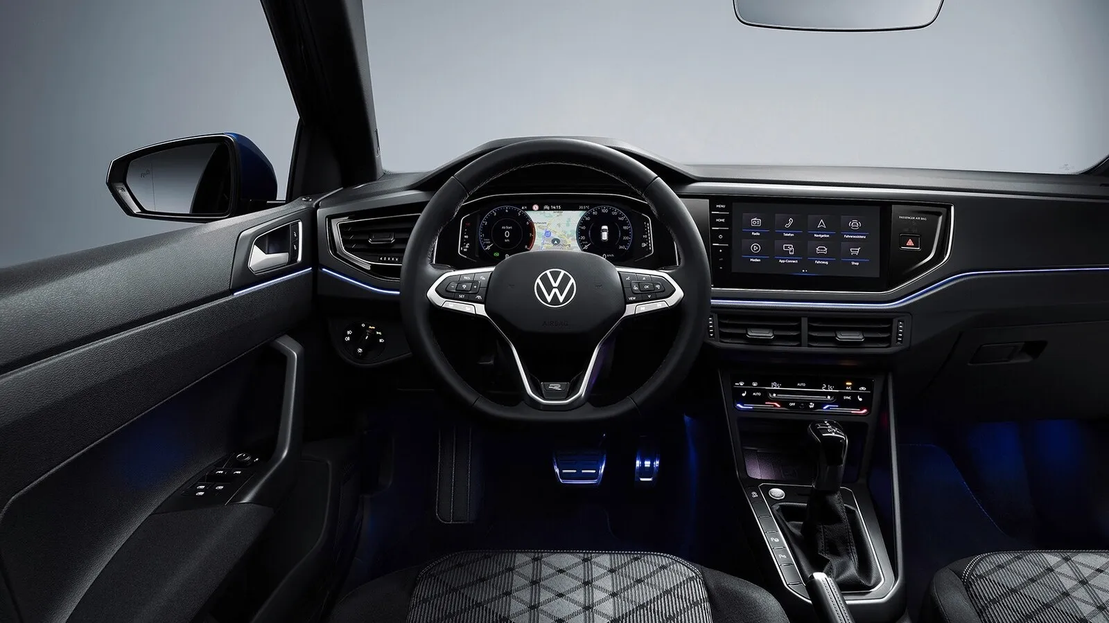 Im Innenraum des VW Polo R-Line geht es sportlicher zu