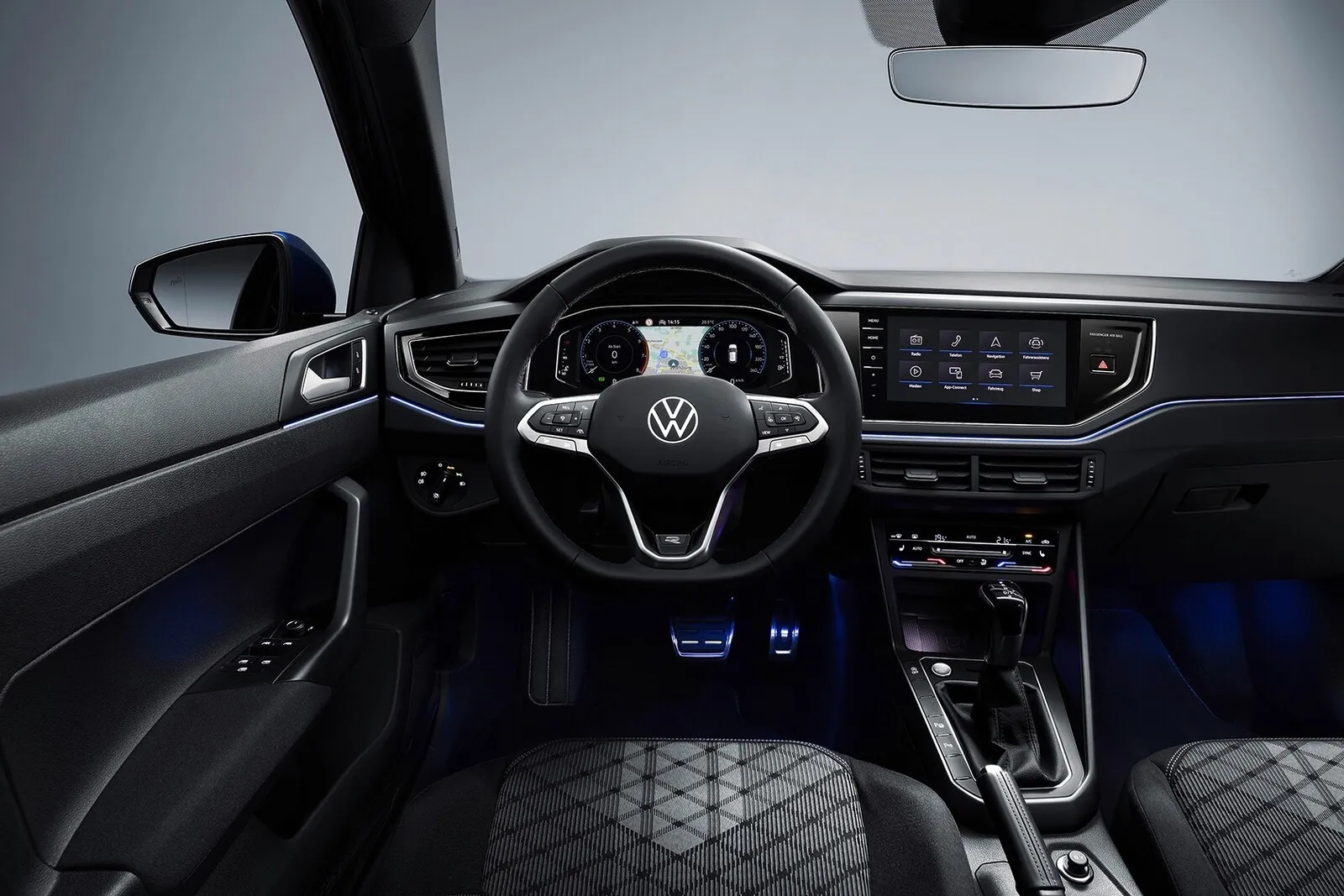 Im Innenraum des VW Polo R-Line geht es sportlicher zu