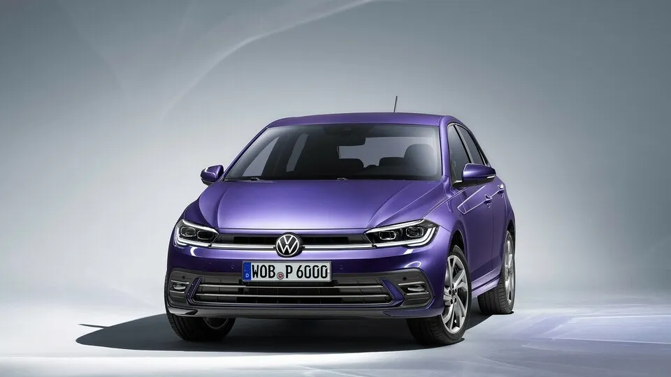 Der überarbeitete VW Polo kommt im Herbst zu den Händlern. Auffällig die Front und das LED-Leuchtenband zwischen den Scheinwerfern