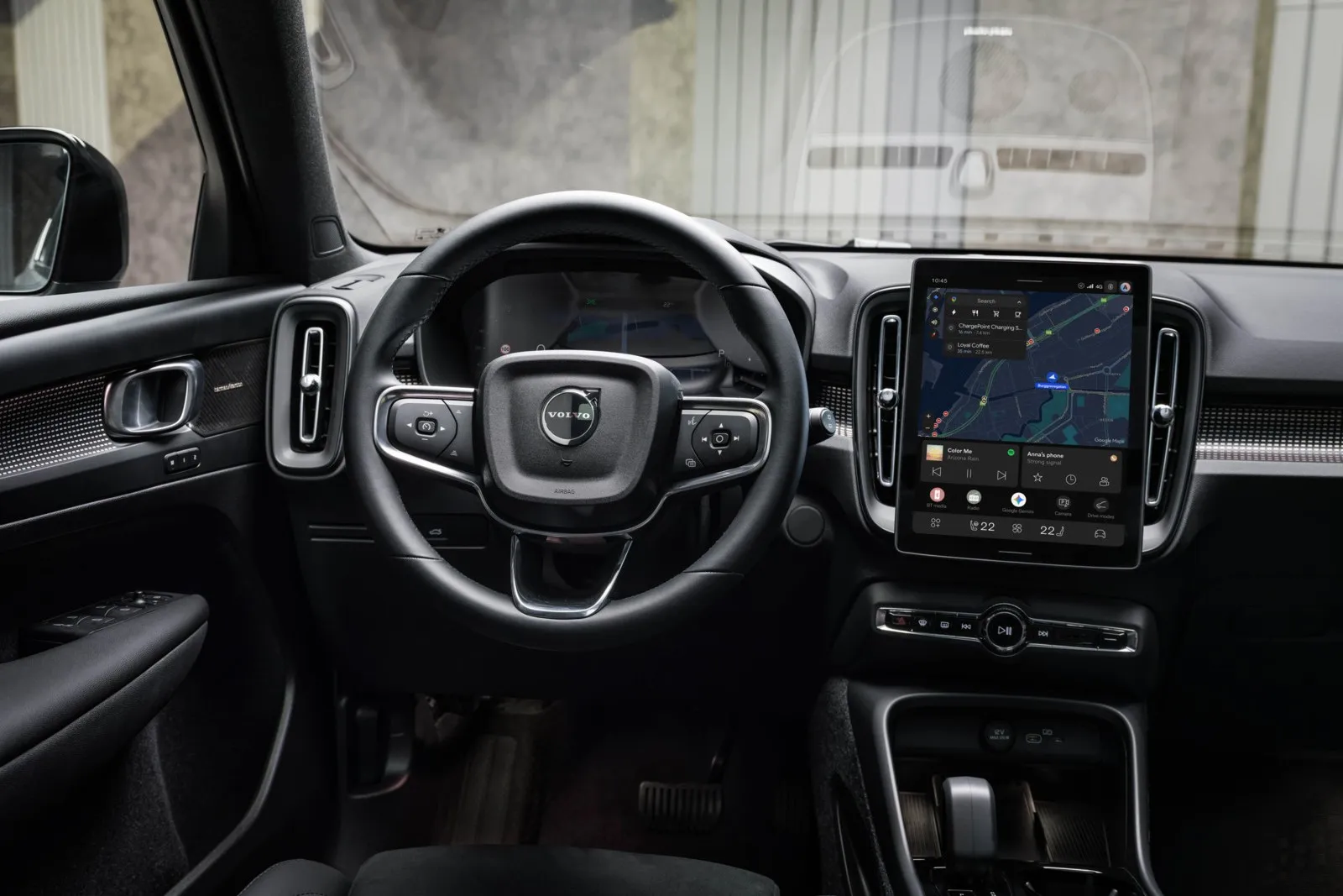 EX 40 und CX40 haben ein neues, vertikal ausgerichtetes Infotainment-Display bekommen.