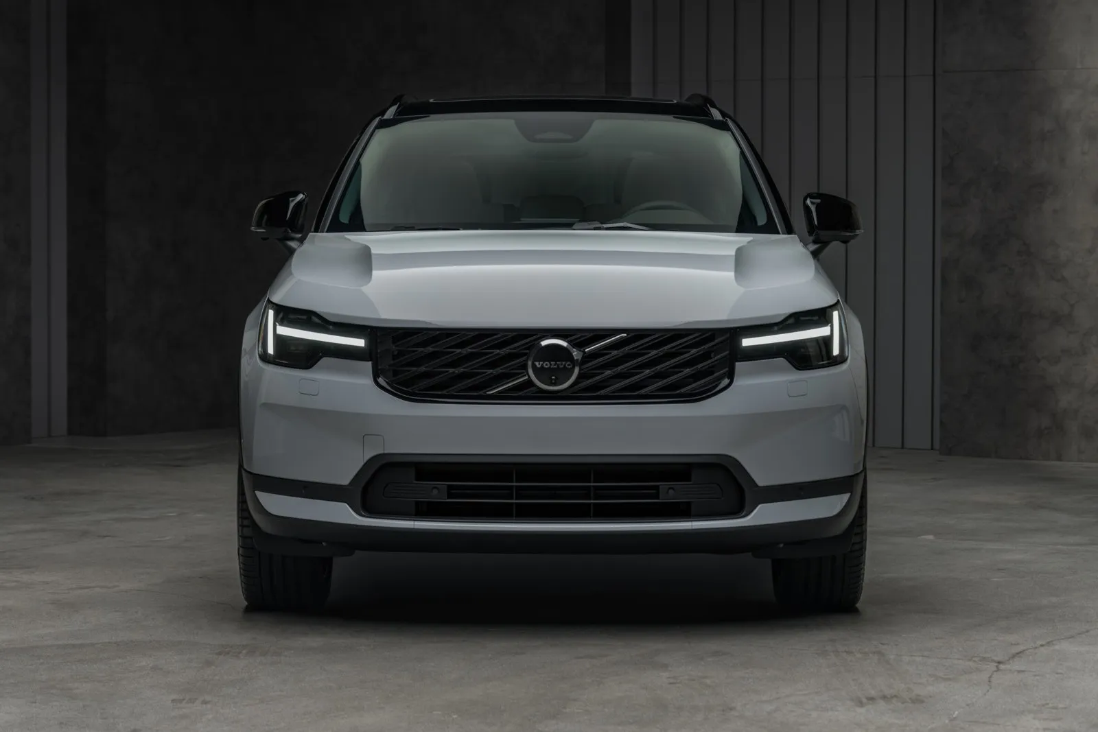 Beim Volvo CX40 ist ein echter Kühlergrill in der Front, um dem Motor die notwendige Kühlluft zuzuführen.