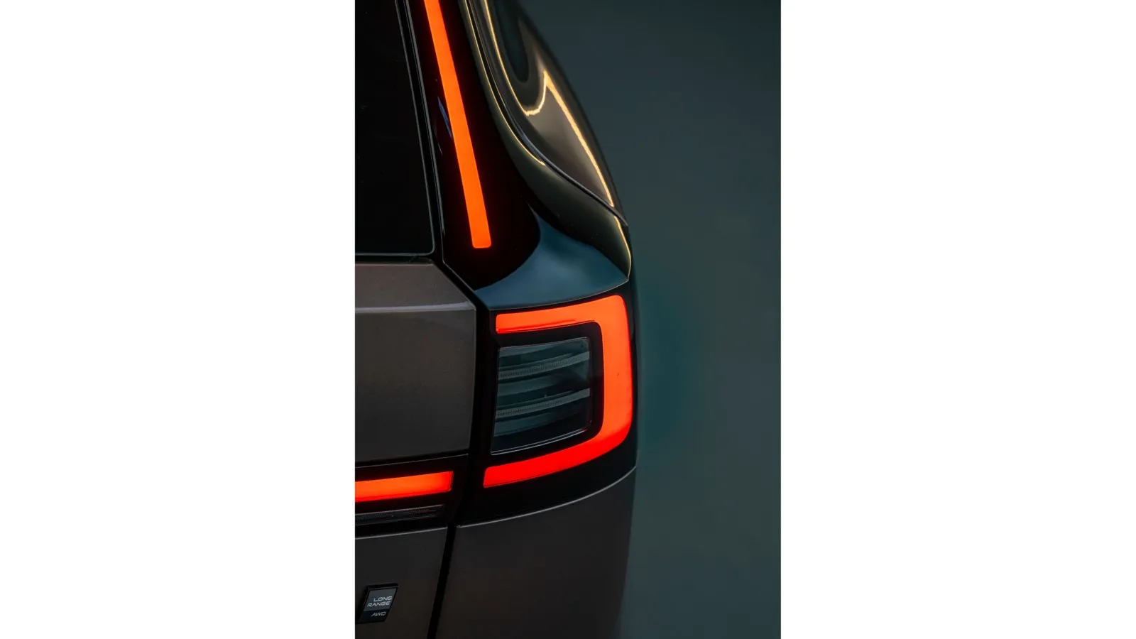 Die Heckleuchten des XC60 sind jetzt klarer und gradlinig gezeichnet.