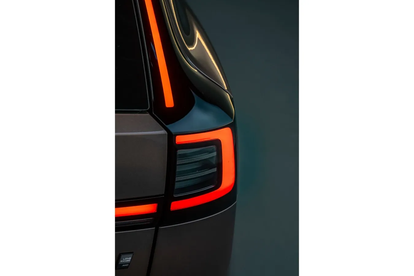 Die Heckleuchten des XC60 sind jetzt klarer und gradlinig gezeichnet.
