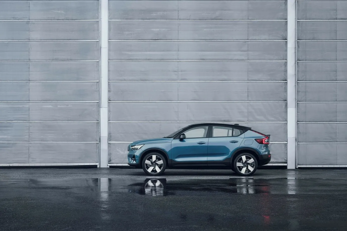 … sowie sein noch nicht verfügbares Coupé-Pendant Volvo C40 Recharge Pure Electric.