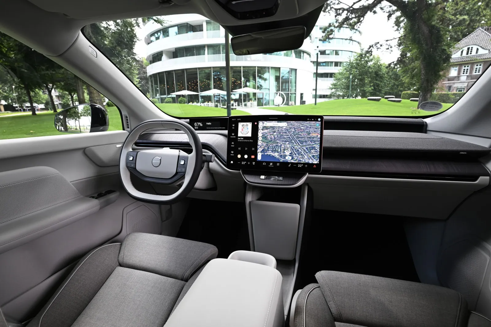 Das Cockpit des Volvo EX60 kombiniert ein 11,4-Zoll-Fahrerdisplay mit einem gebogenen 15-Zoll-Touchscreen im Querformat.