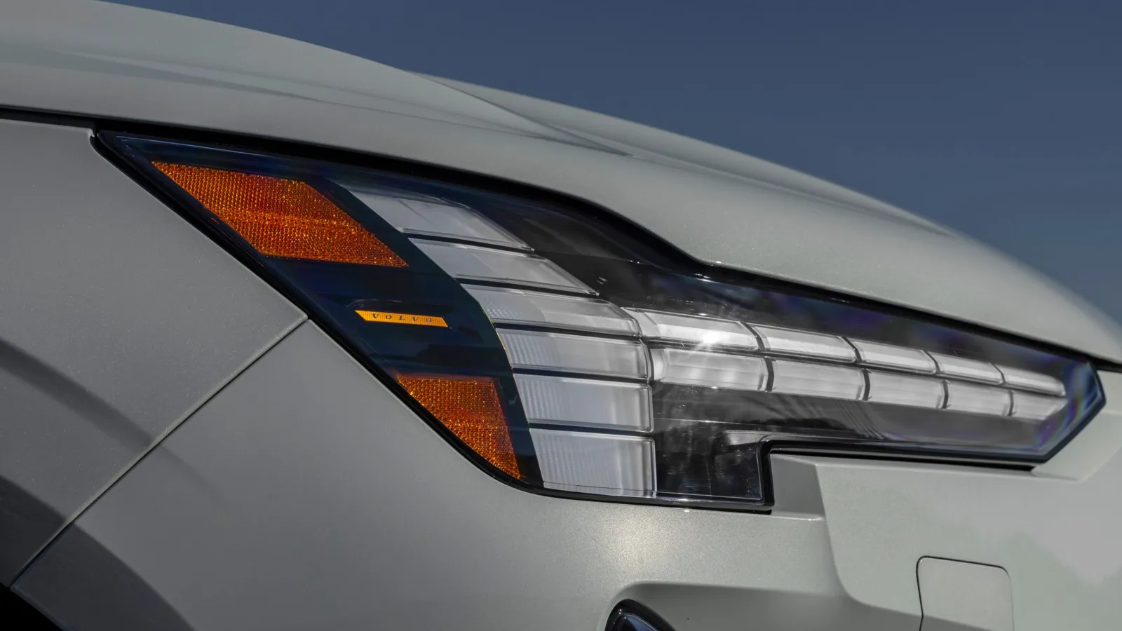 Detailaufnahme am neuen Volvo EX90.