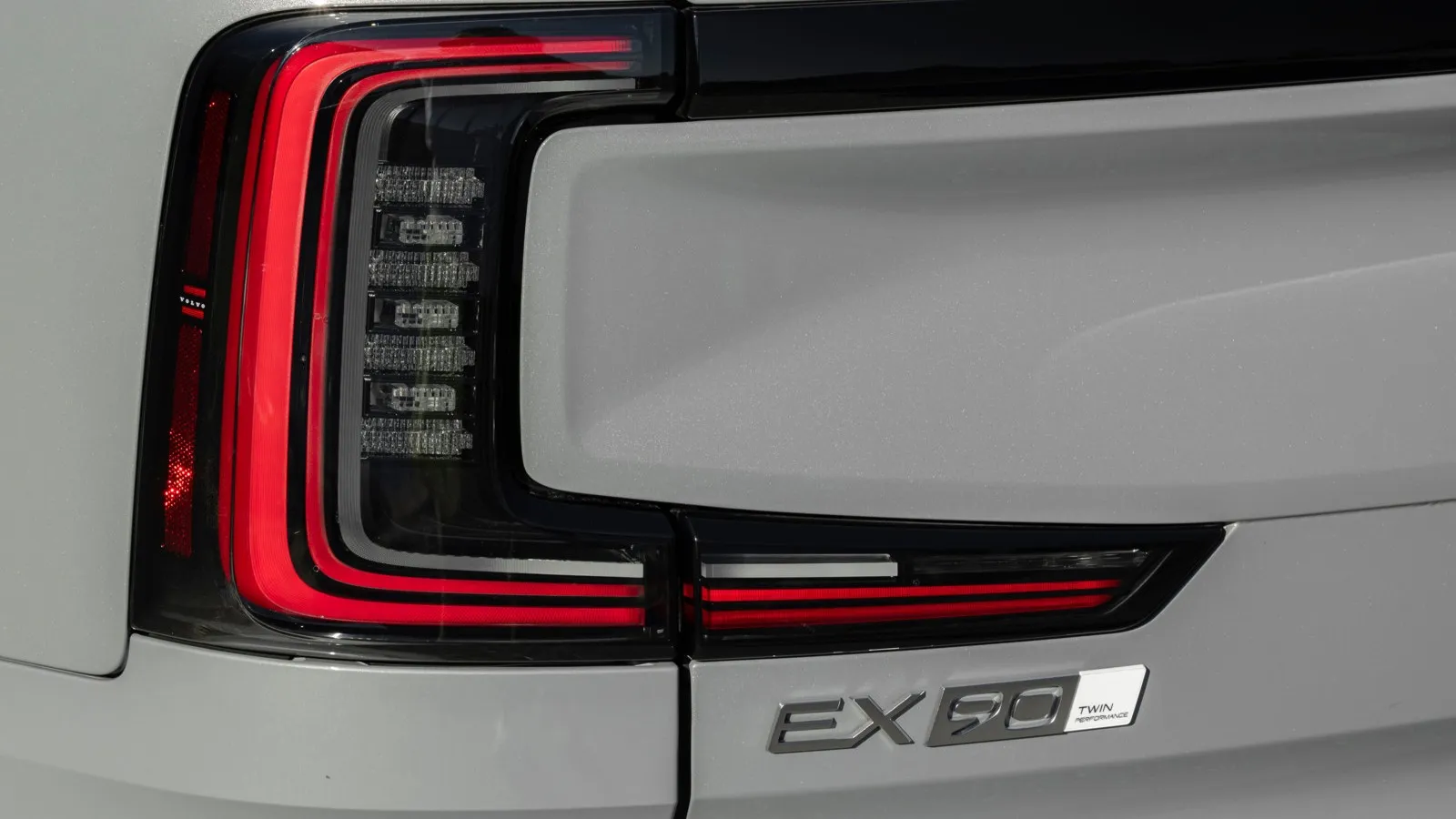 Detailaufnahme am neuen Volvo EX90.