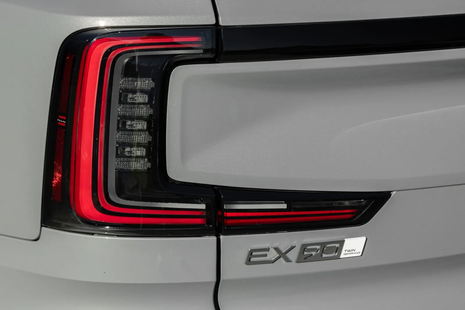 Detailaufnahme am neuen Volvo EX90.