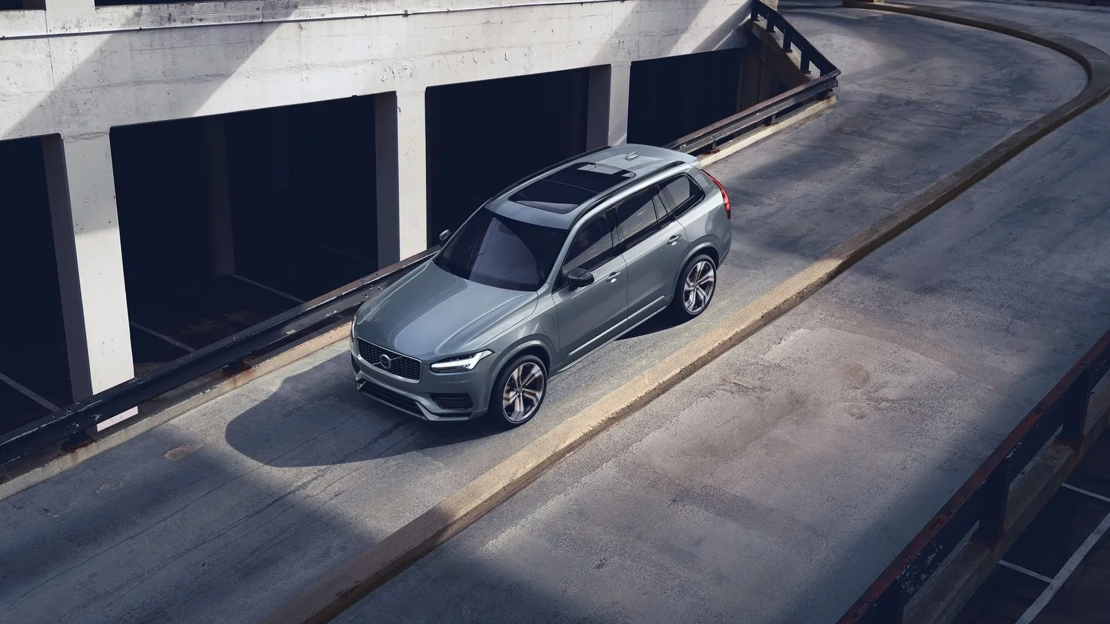 The New Volvo XC90 R-Design T8 Twin Engine in Thunder Grey