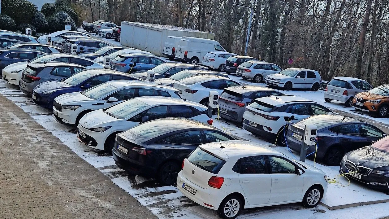 Der „Ladepark“ bei Abo Wind: 7 AC-Ladesäulen mit insgesamt 14 Ladepunkten hat das Unternehmen derzeit in Betrieb.