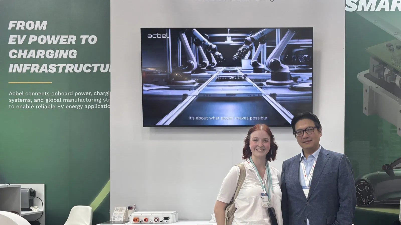 Am Stand von Acbel liefert Sven Lee (Vizepräsident für Power & Energy Solutions Business) einen Blick hinter die Ladesäule: Wie entstehen eigentlich Hochleistungsladesysteme und warum werden sie immer stärker Teil eines kompletten Energiesystems?