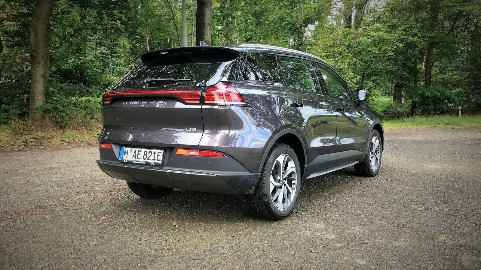 Negativ aufgefallen ist die niedrig öffnende elektrische Heckklappe, die leider maximal nur 1,70 Meter weit zu öffnen ist.