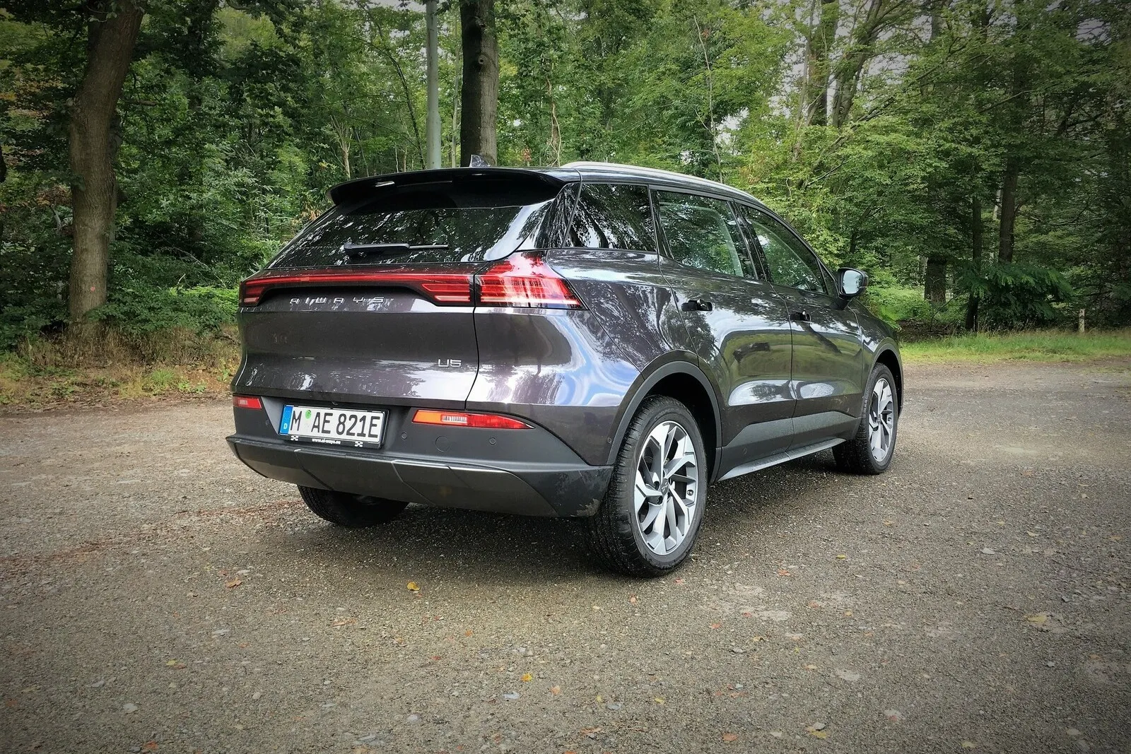Negativ aufgefallen ist die niedrig öffnende elektrische Heckklappe, die leider maximal nur 1,70 Meter weit zu öffnen ist.