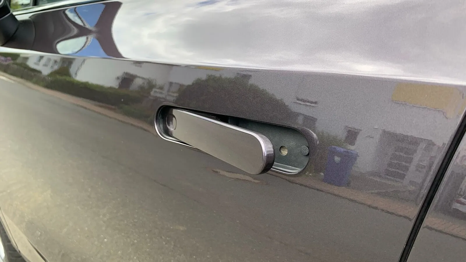 Die versenkbaren Türgriffe erinnern an einen Land Rover Evoque