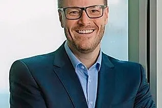 Alexander Schuh, Geschäftsführer carvion GmbH: „Fuhrparkmanagement ist für viele Unternehmen kein strategischer Schwerpunkt, verursacht aber enormen Aufwand, Kosten und Risiken – genau diese Komplexität nehmen wir unseren Kunden ab."