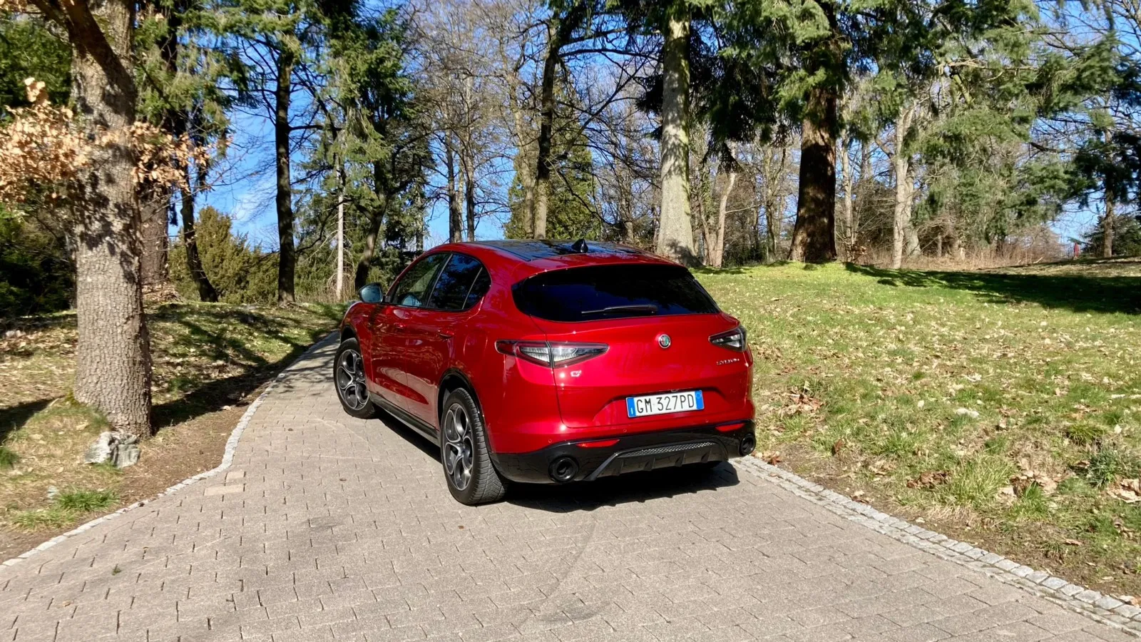 Am Heck zieren jetzt transparente Abdeckungen die Giulia- und Stelvio-Leuchten.