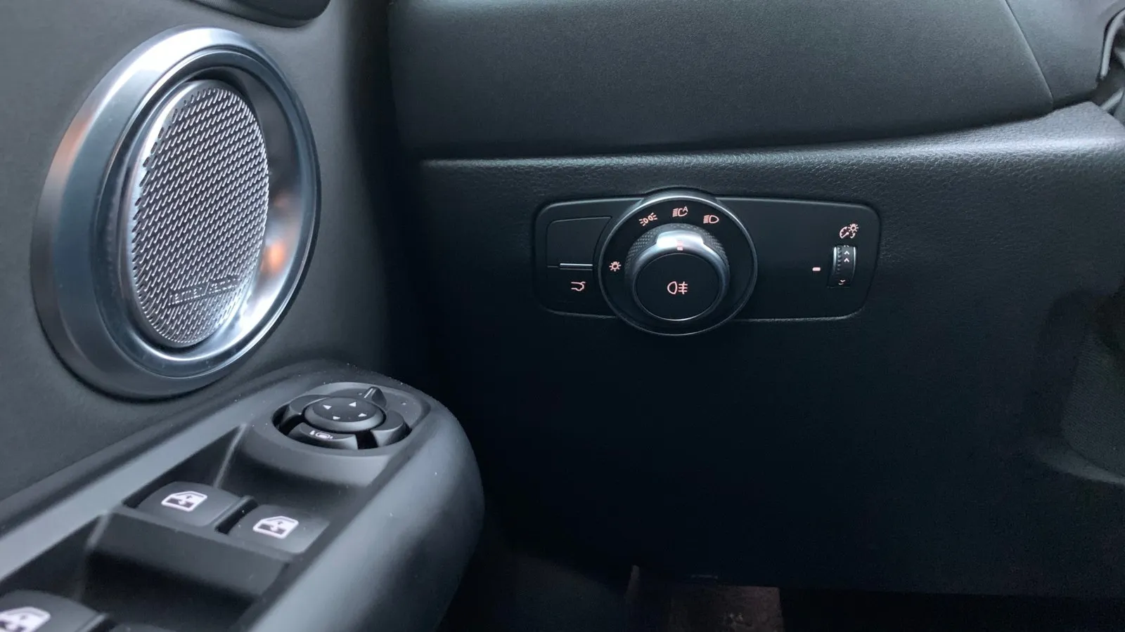 Der Qualitätseindruck ist im Alfa Romeo Tonale 1.5 VGT Ti Hybrid insgesamt: wertig. Alfa gibt auch selbstbewusst erstmals fünf Jahre Garantie auf den Tonale.