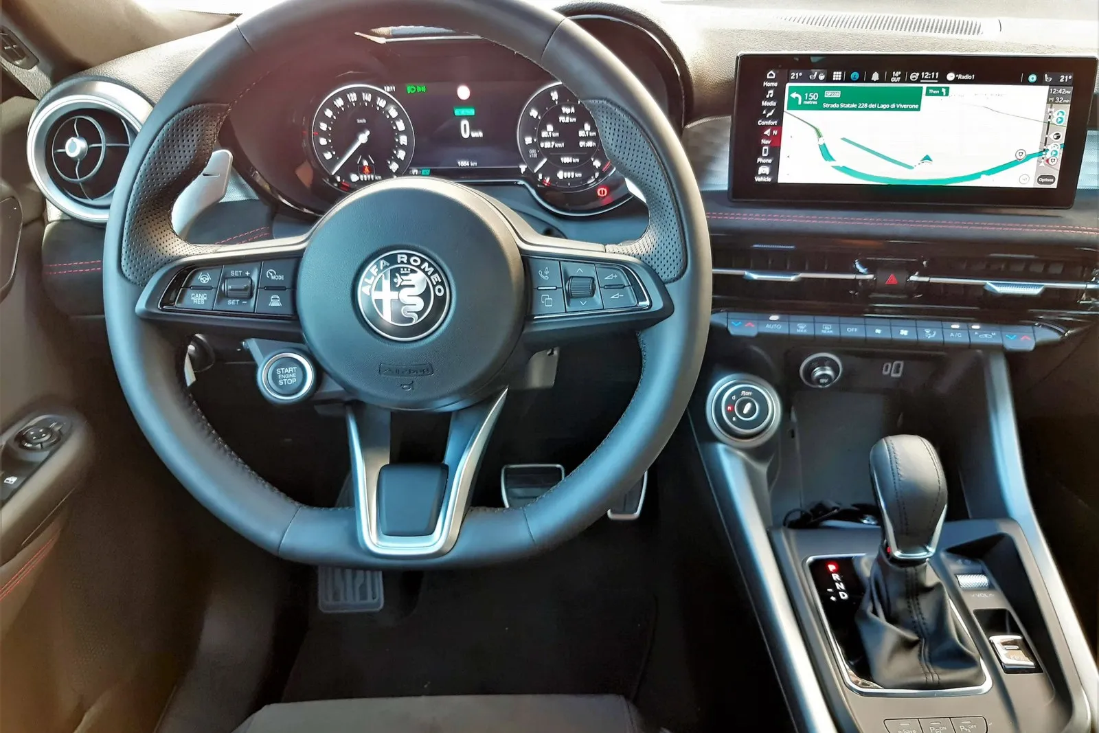 Digitalinstrumente und neues Infotainment mit freistehendem 10,25-Zoll-Monitor sind im Tonale serienmäßig.