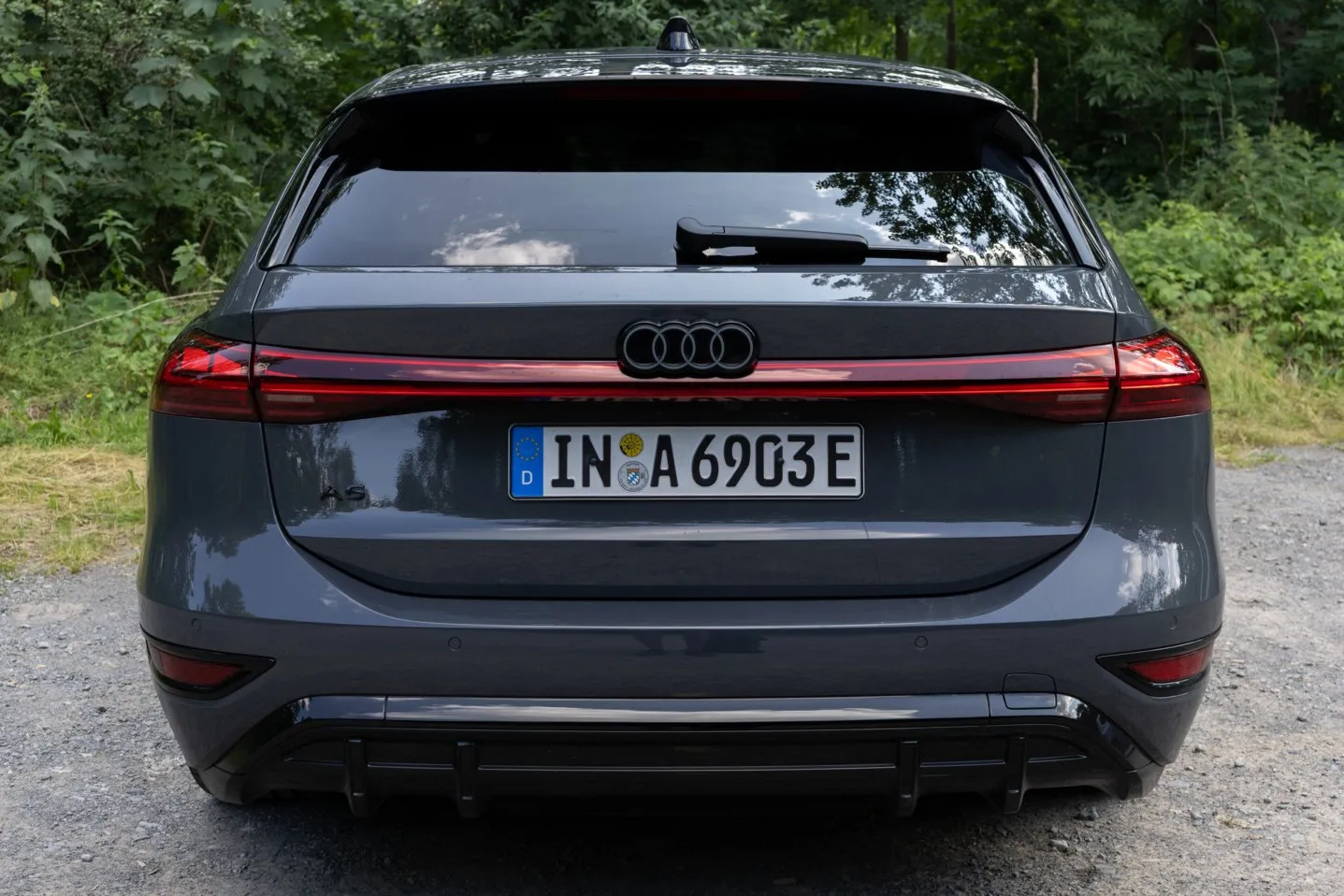 Beleuchtete Audi Ringe am Heck gibt es im Technologiepaket „Tech“ gegen 1.546 Euro Aufpreis.