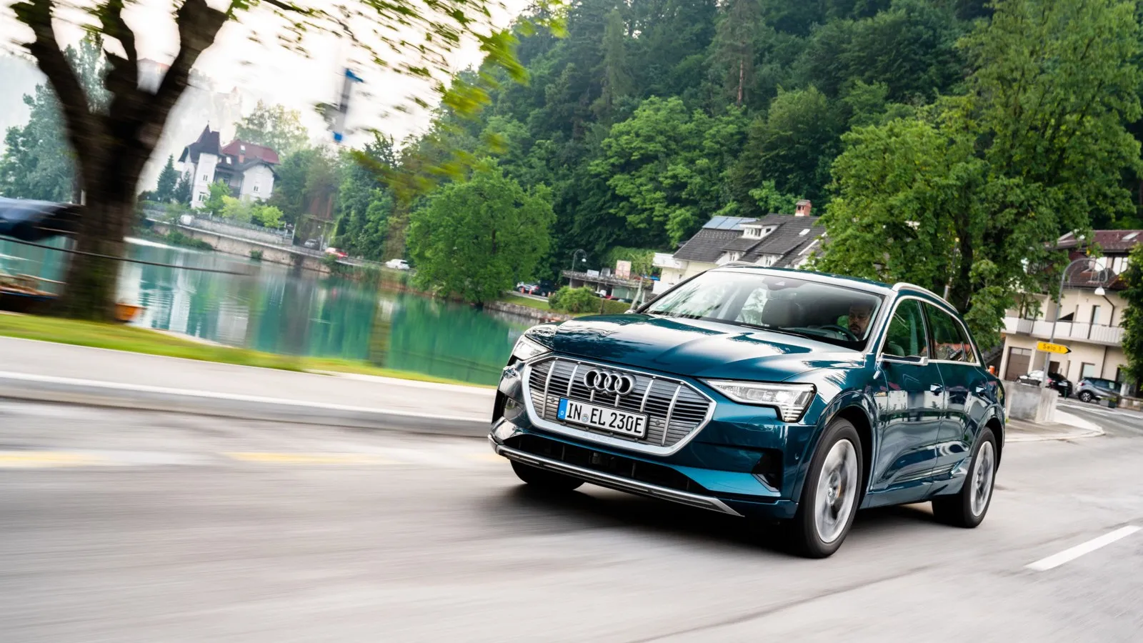 Audi e-Tron 55 Quattro: Nochmal über 100 Euro Wartungskosten mehr (1.778 Euro) entstehen für das dritte deutsche Premium-Elektro-SUV im Bunde. Macht Platz acht im Ranking.