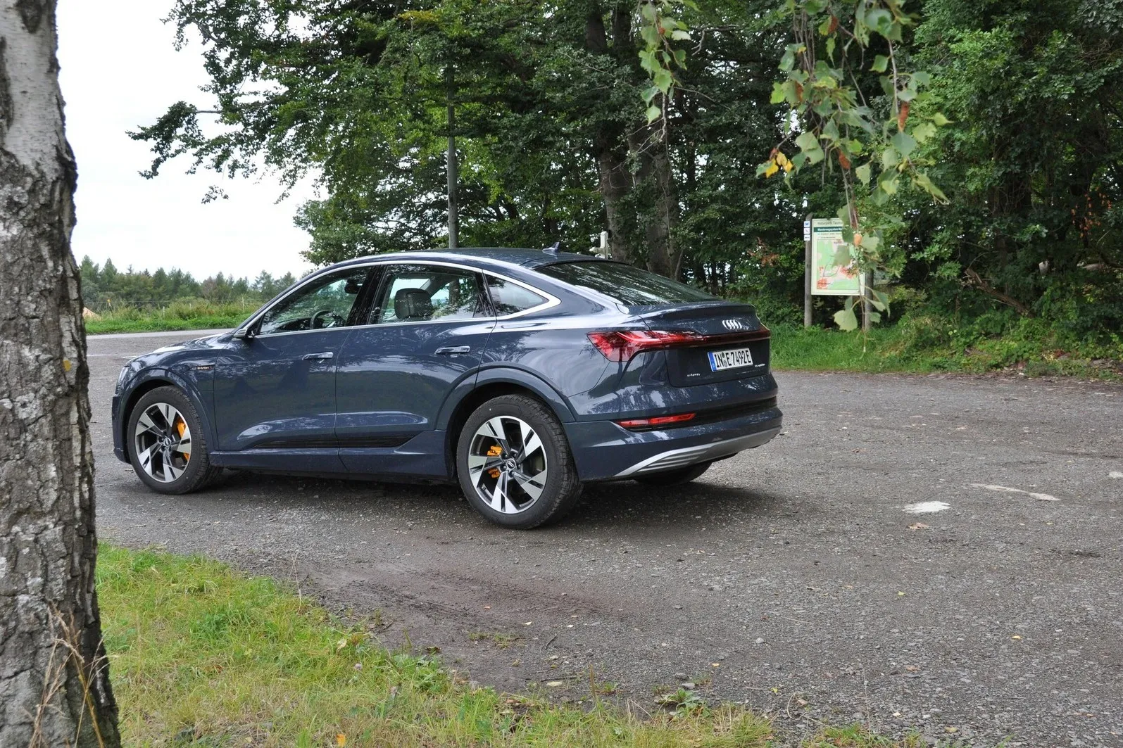 Der Audi E-Tron Sportback 55 quattro ist die Coupé-Version des Elektro SUVs Audi E-Tron.