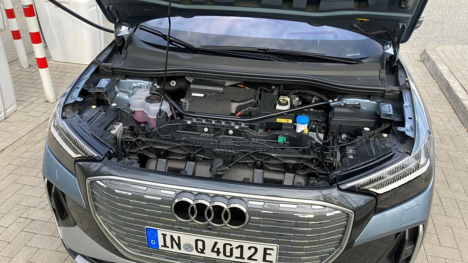 Ein Gepäckfach unter der Vorderhaube – einen Frunk – gibt es dagegen nicht. Auch nicht in den Audi Q4 mit Heckantrieb.