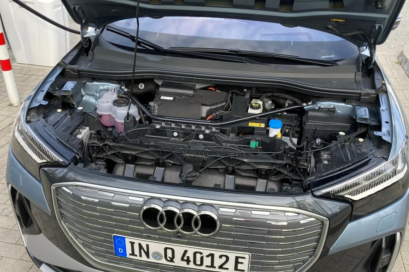 Ein Gepäckfach unter der Vorderhaube – einen Frunk – gibt es dagegen nicht. Auch nicht in den Audi Q4 mit Heckantrieb.