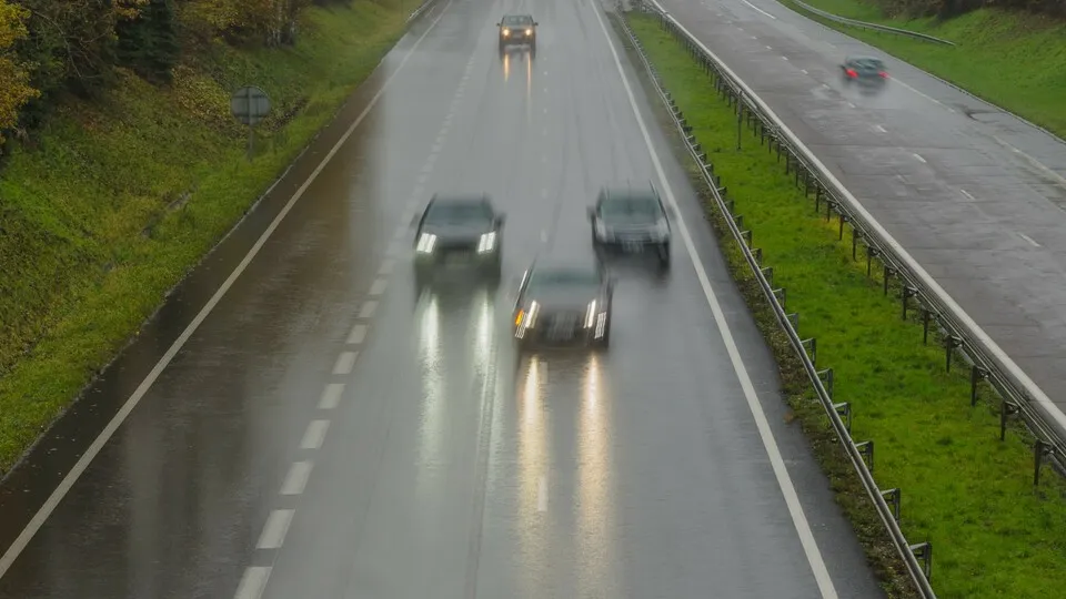 Bei Auffahrunfällen haftet nicht alleinig der Auffahrende.
