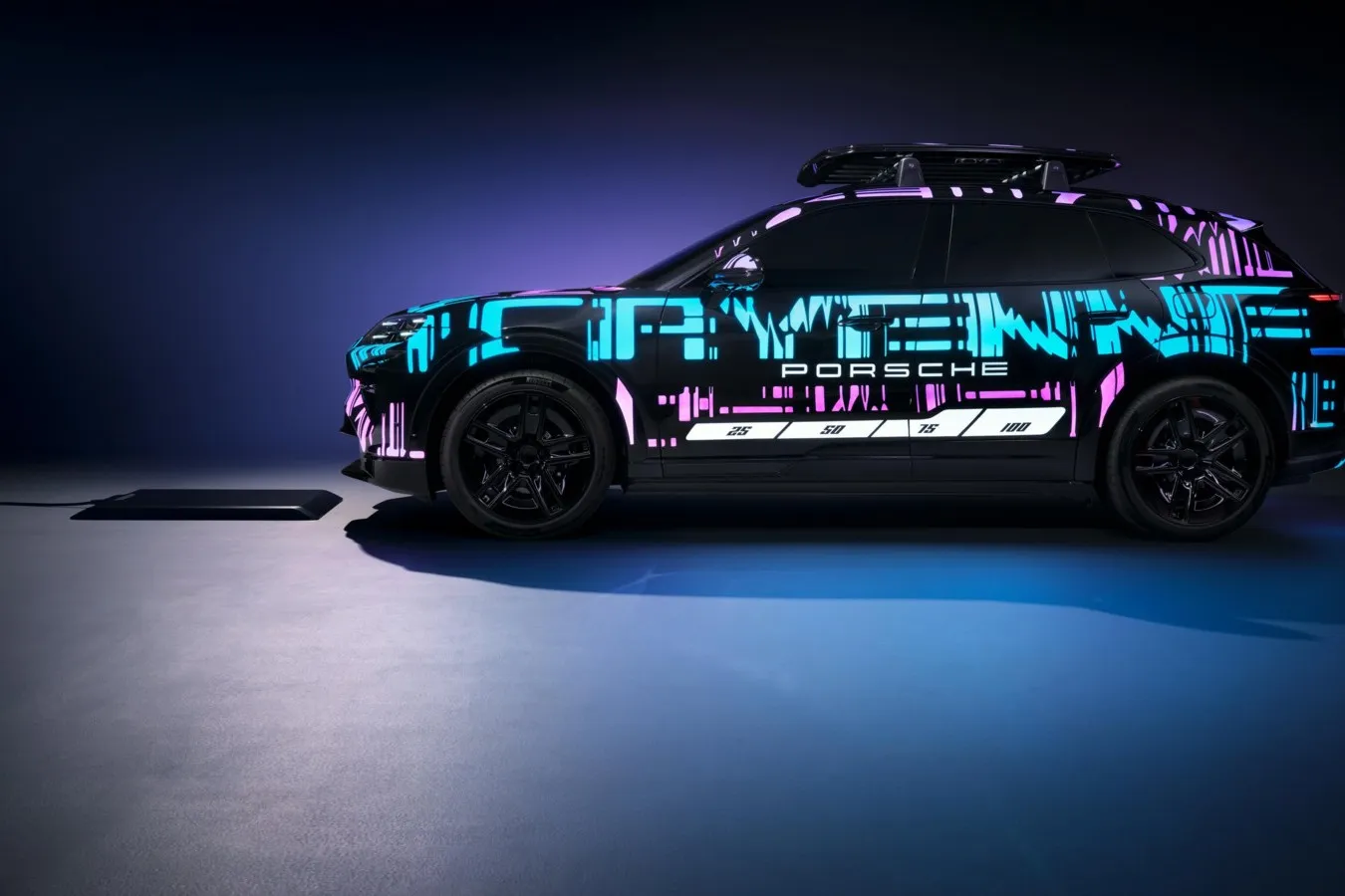 Für den elektrischen Cayenne wird Porsche auch induktive Ladetechnik optional anbieten.