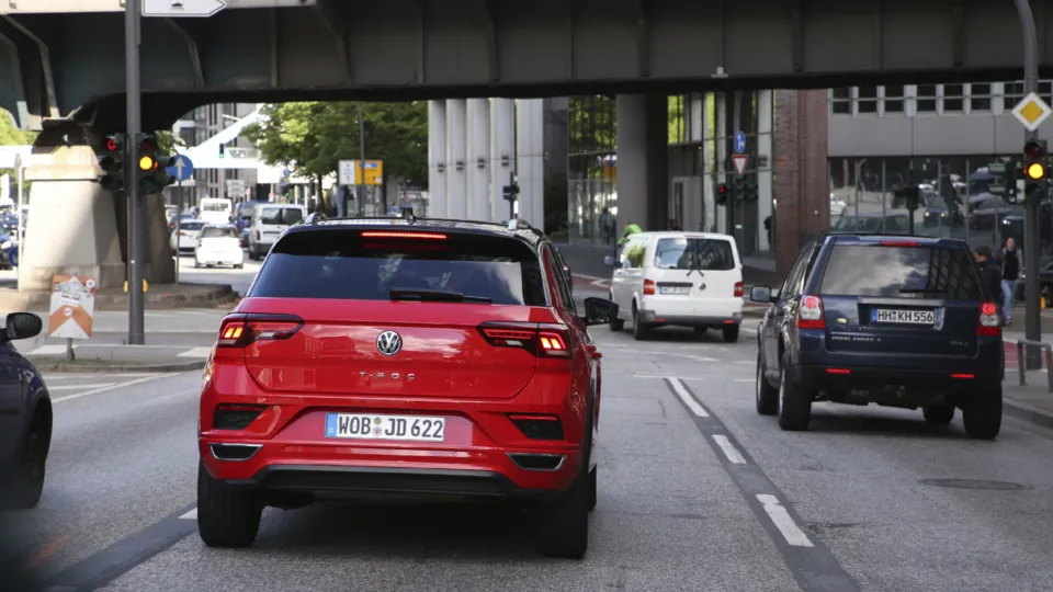 Autoland Deutschland: Wenige Bürgerinnen und Bürger wollen auf das Auto verzichten.