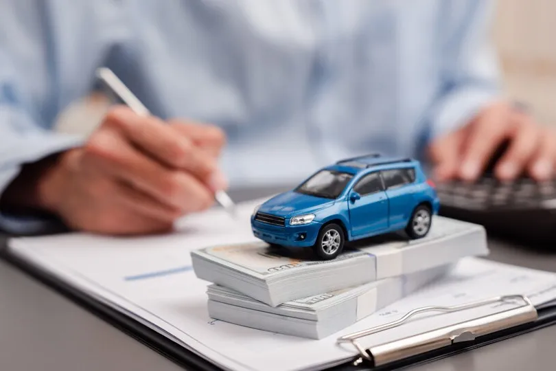 Leasing direkt beim Hersteller oder bei einer Leasinggesellschaft? Für das beste Angebot müssen Unternehmen vergleichen.