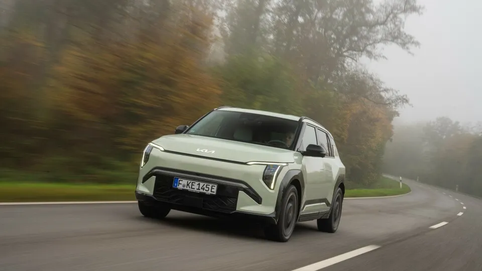 Wer sich in diesem Jahr ein E-Auto wie den Kia EV3 zulegt, muss die kommenden zehn Jahre keine Kfz-Steuer zahlen