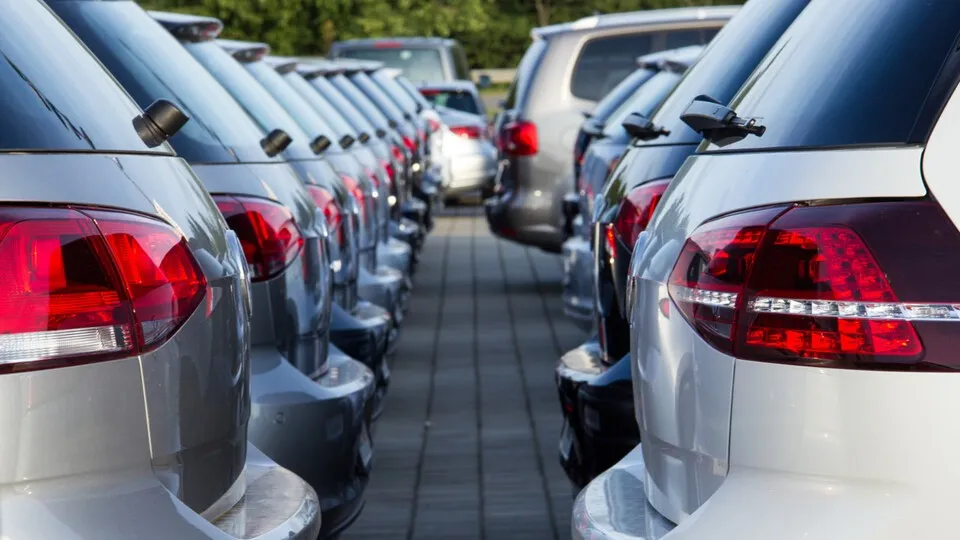In vielen Unternehmen machen Pkw den größten Teil des Fuhrparks aus. Der Anteil von Elektroautos wächst.