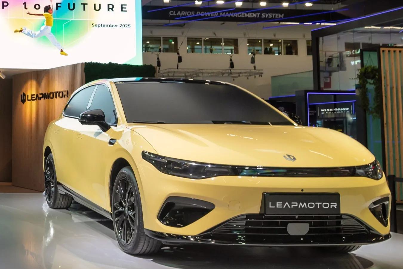 Auf der IAA zeigt Leapmotor den B05 mit verdunkelten Scheiben.
