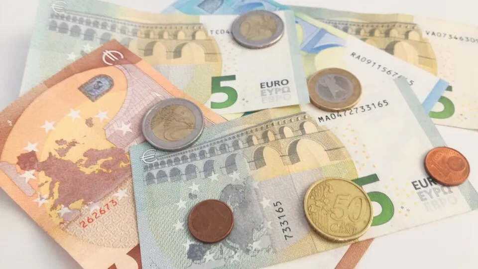 Wer sparen will, kann das unter anderem über das Akzeptieren einer Werkstattbindung und die Anpassungen der Selbstbeteiligung tun.