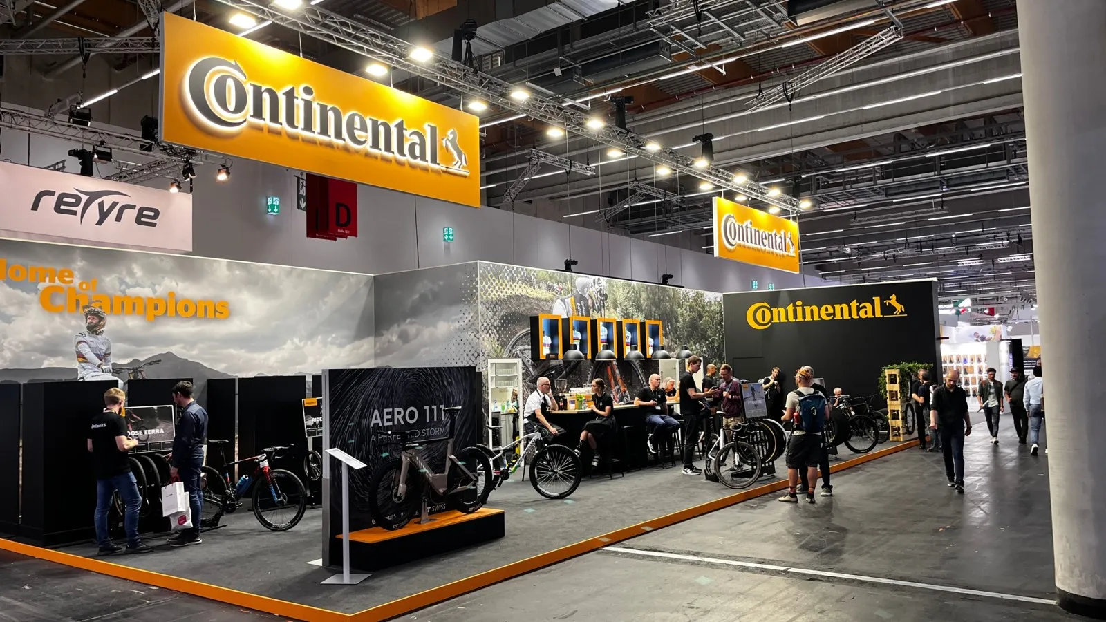 Ohne Reifen kein Fahrrad: Zahlreiche Reifenhersteller, darunter auch  Continental, waren auf der Eurobike 2024 zu Gast.