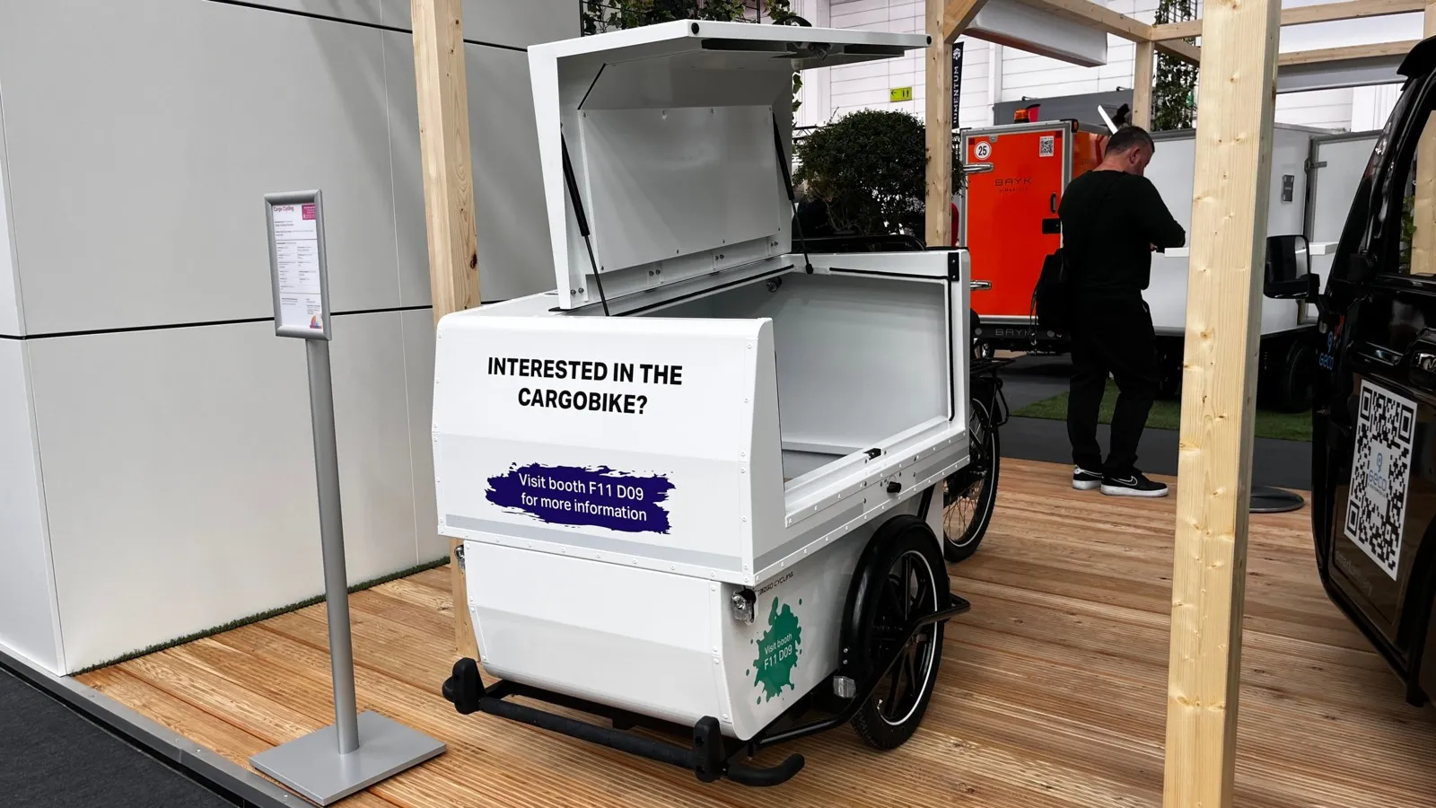 Ein Lastenrad für z.B. den Transport von Farbe.