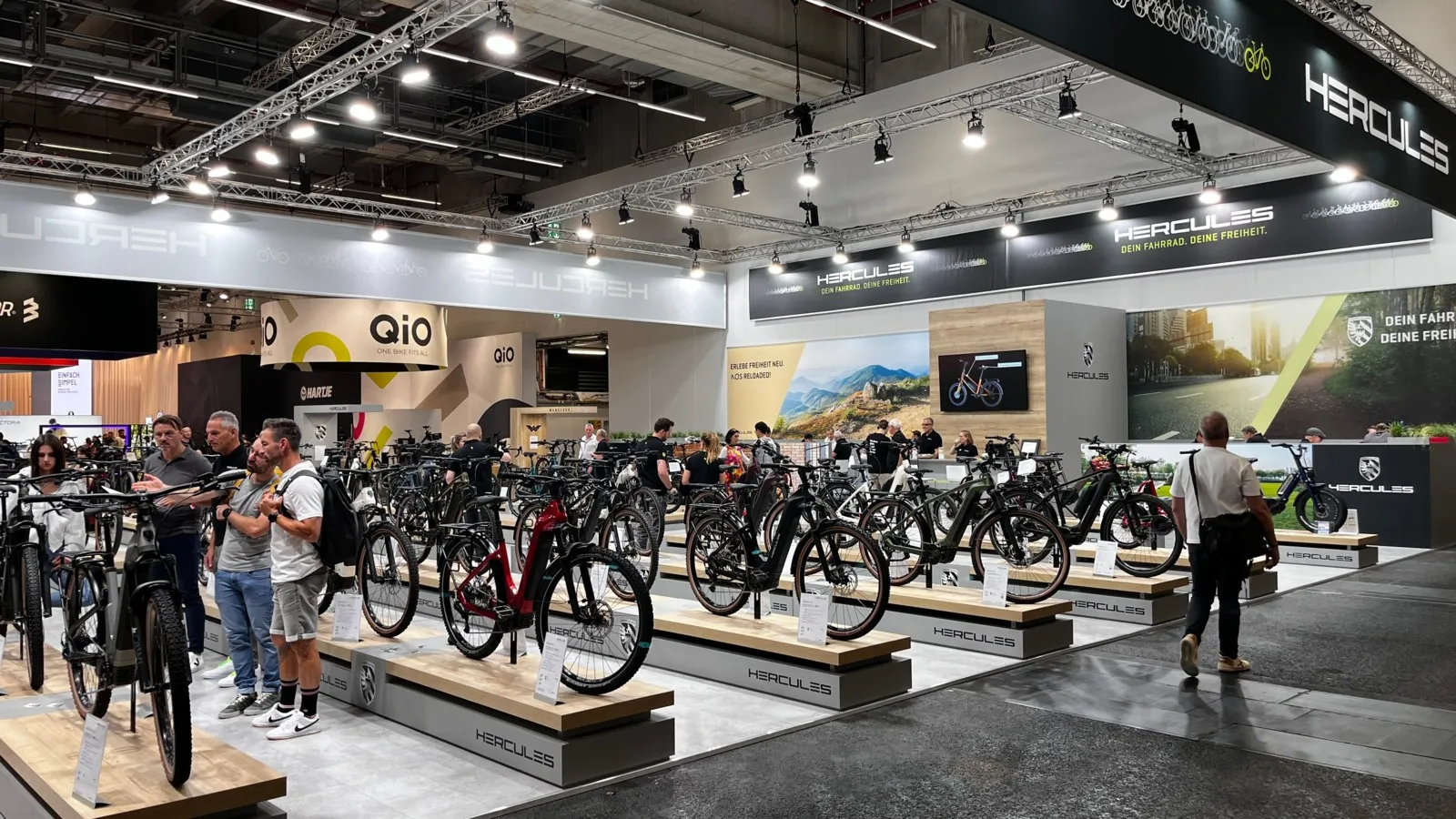 Fahrradmarken wie Sand am Meer auf der Eurobike 2024. Ca. 1800 Unternehmen der Fahrrad- und Mobilitätsbranche waren vertreten.