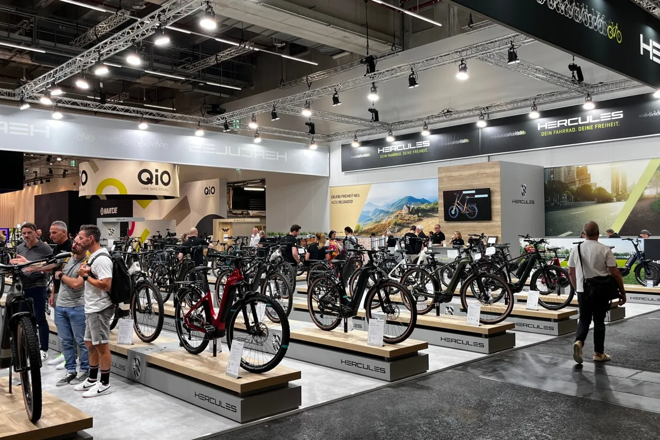 Fahrradmarken wie Sand am Meer auf der Eurobike 2024. Ca. 1800 Unternehmen der Fahrrad- und Mobilitätsbranche waren vertreten.