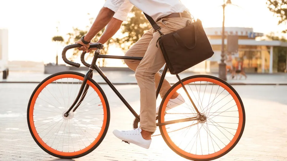 Unternehmen setzen vermehrt auf umweltfreundliche Mobilität. Der Trend zu E-Bikes und hochwertigen Rädern verstärkt sich.