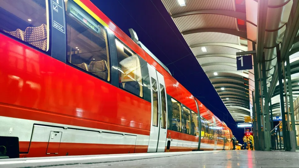 Das Deutschlandticket wird immer mehr Teil der geschäftlichen Mobilität.