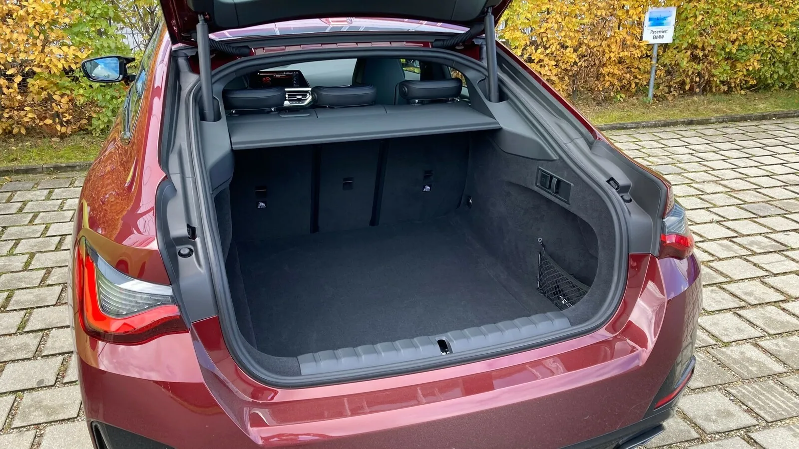 Mindestens 470 Liter Gepäck lassen sich durch die große Heckklappe in das 4er Gran Coupé laden.