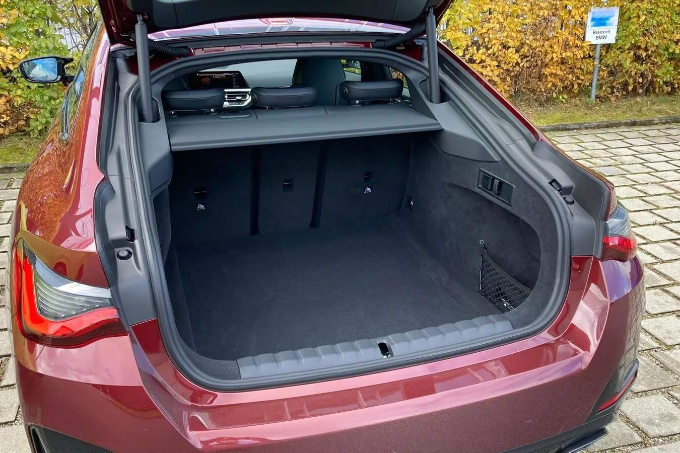 Mindestens 470 Liter Gepäck lassen sich durch die große Heckklappe in das 4er Gran Coupé laden.