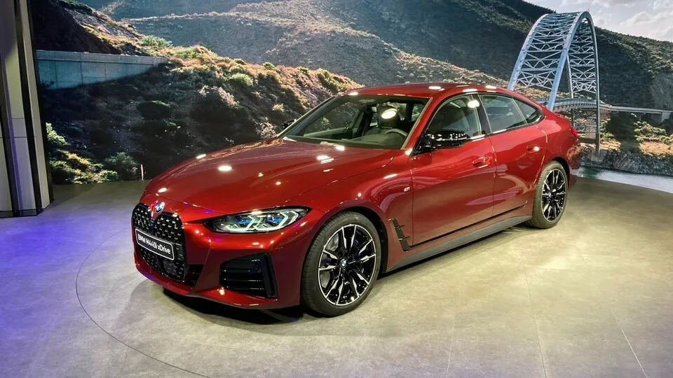 Auch das 4er Gran Coupé ziert die große, vertikal angeordnete BMW-Niere – wie bei Coupé und Cabrio ein umstrittenes Stilelement.
