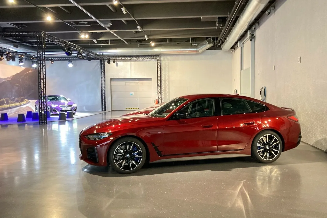 Lange Haube, fünf Türen, coupéhaft abfallendes Dach – die Proportionen des 4er Gran Coupé sind bereits aus der ersten Generation bekannt.