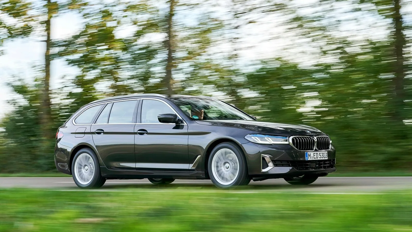 Für den 252 PS starken BMW 530i Touring werden rund 1.580 Euro bei den Wartungskosten aufgerufen. Für den 520d Touring sind rund 1.870 Euro zu veranschlagen.