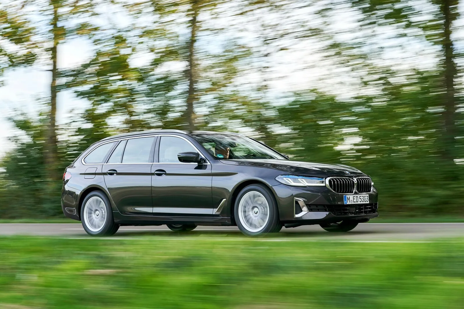 Für den 252 PS starken BMW 530i Touring werden rund 1.580 Euro bei den Wartungskosten aufgerufen. Für den 520d Touring sind rund 1.870 Euro zu veranschlagen.